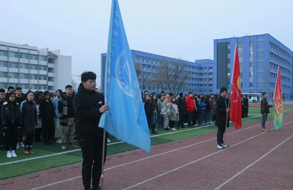 開(kāi)學(xué)第一課——升旗揚(yáng)帆，砥礪前行