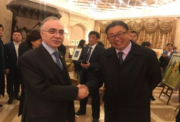 周玉樹院長(zhǎng)受巴基斯坦大使邀約參加畫展