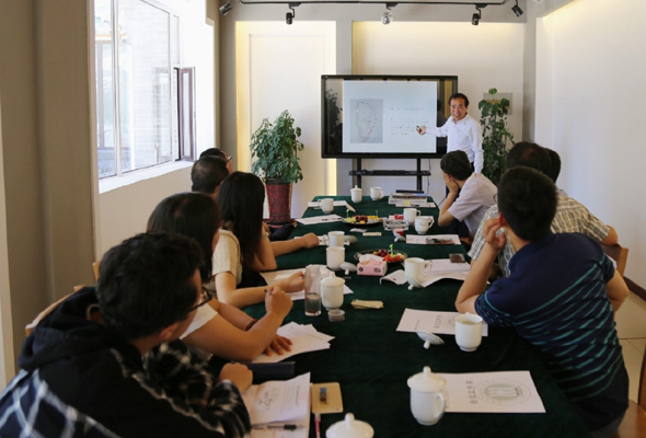 我院中國北方巖畫研究所向內蒙古文物考古研究所及內師大考古系專家匯報最新研究動向