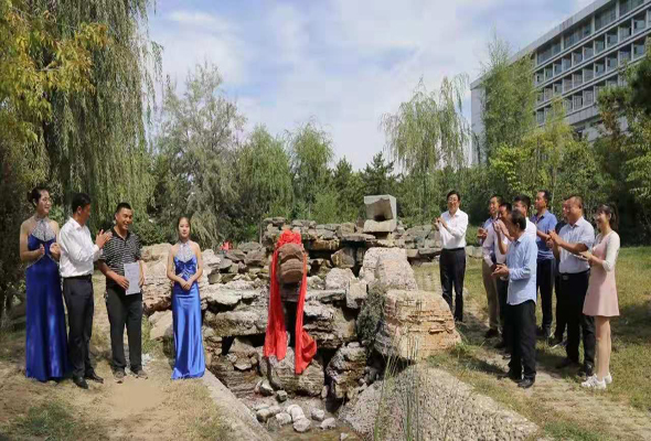 愛(ài)心企業(yè)家王祖為將個(gè)人收藏品（元代護(hù)城河鎮(zhèn)水螭首石雕）贈(zèng)予鴻德學(xué)院