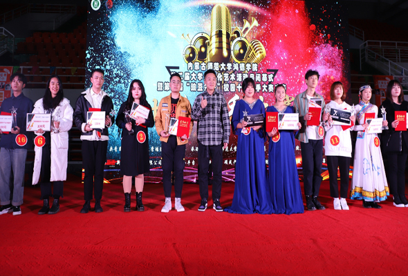 鴻德學(xué)院第八屆“校園十佳歌手”出爐，財會系學(xué)生潘倚偉位居十佳之首