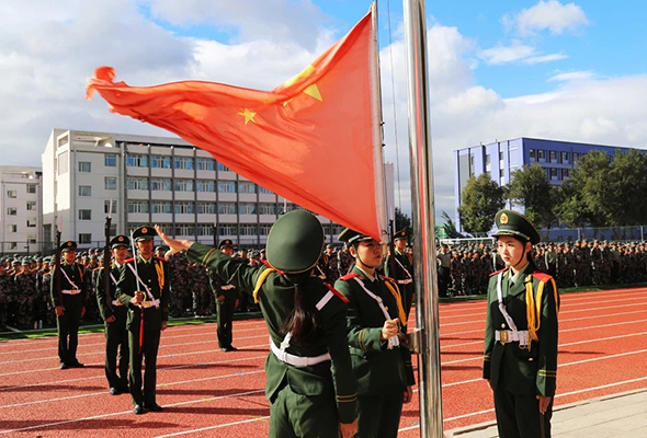 鴻德學(xué)院舉行2018級(jí)新生軍訓(xùn)開(kāi)營(yíng)儀式