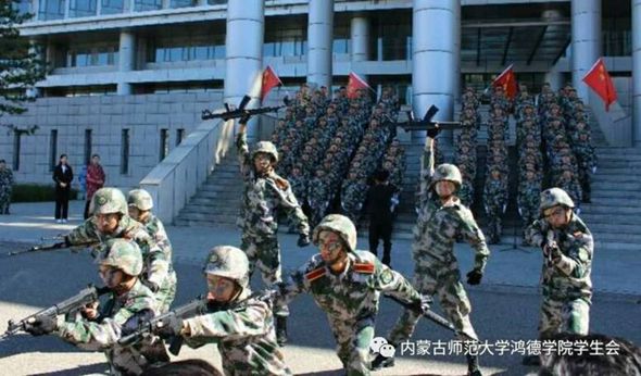 內蒙古師范大學鴻德學院2018級軍歌比賽