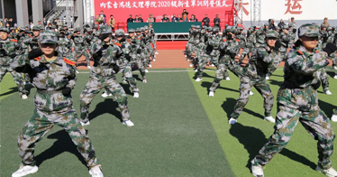 內(nèi)蒙古鴻德文理學(xué)院舉行2020級新生軍訓(xùn)閉營儀式（后附軍訓(xùn)先進(jìn)集體和優(yōu)秀個人名單）