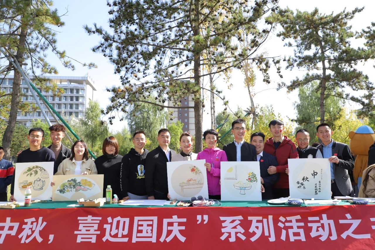 雙節同慶，家國同心——鴻德師生歡度佳節！