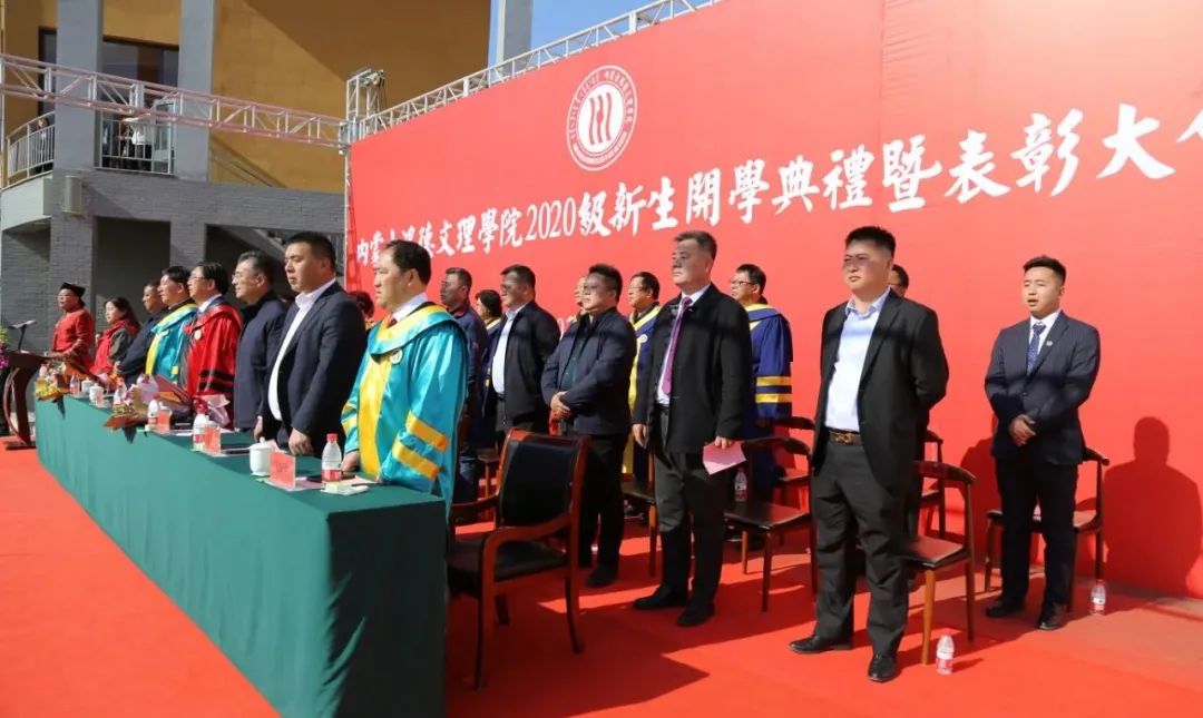 內蒙古鴻德文理學院舉行新生開學典禮暨表彰大會，發放獎助學金349萬元