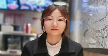 經濟管理系學生楊康向母校捐贈物資