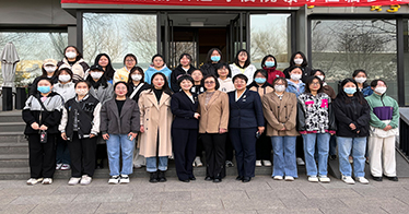 學(xué)院經(jīng)濟(jì)管理系旅游管理專業(yè)師生到校外酒店開(kāi)展實(shí)訓(xùn)教學(xué)