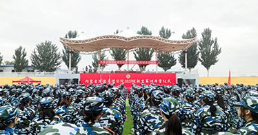 內(nèi)蒙古鴻德文理學(xué)院舉辦2023級新生軍訓(xùn)開營儀式