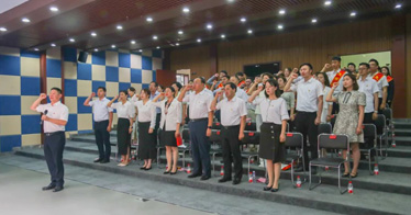 內蒙古鴻德文理學院舉辦“慶七一”主題黨日活動暨表彰大會