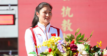 奧運冠軍李倩現身學院開學典禮