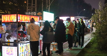 化“堵”為“疏”，城管大隊助力學院周邊環境改善