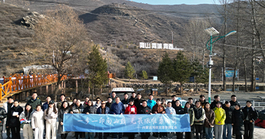 學院工會組織教職工開展登山健步走活動