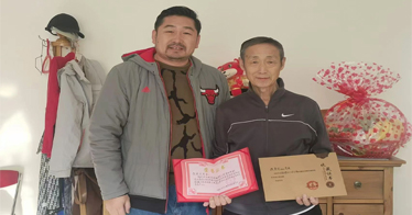 攝影家侯秉實(shí)先生向?qū)W院藝術(shù)設(shè)計(jì)系捐贈(zèng)攝影書籍