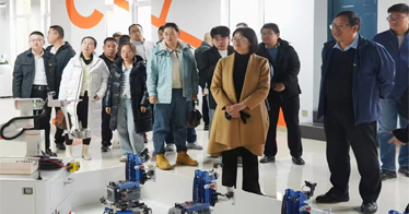 學院黨委副書記張雪玉一行到金橋“雙創”示范園訪企拓崗