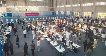 玉泉區(qū)“泉心服務(wù)·職等你來(lái)”專場(chǎng)招聘會(huì)在學(xué)院舉辦