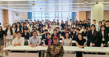 學院工程管理系邀94歲老戰士戴海山宣講紅色故事