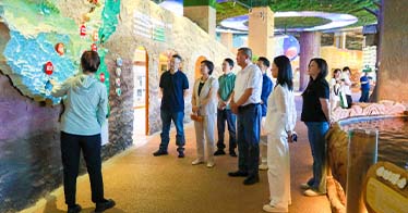 學(xué)院黨委副書記張雪玉一行到蒙草集團(tuán)訪企拓崗