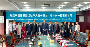 巴基斯坦駐華大使卡里爾·哈什米訪問學院