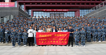 學院為“九三閱兵”受閱隊員燕鵬“補辦”畢業典禮
