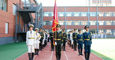 學院國旗護衛(wèi)隊赴內(nèi)蒙古展覽館、府紅小學舉行升旗儀式
