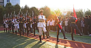 學(xué)院舉行慶祝中華人民共和國(guó)成立76周年升國(guó)旗儀式