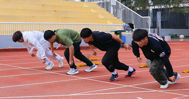 學(xué)院經(jīng)濟(jì)管理系舉行2025年秋季田徑運(yùn)動(dòng)會(huì)